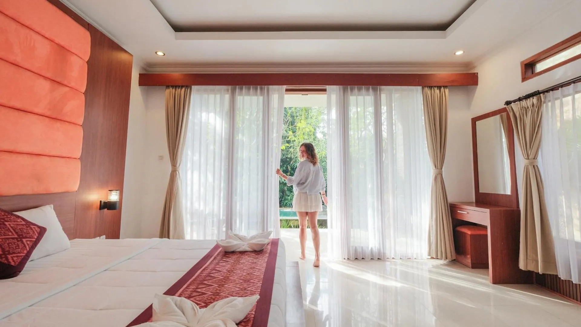 Adipana Bungalow-Balinese Room Ubud