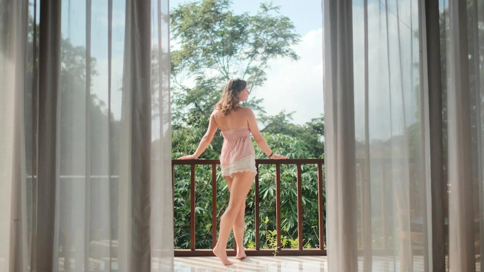 Adipana Bungalow-Balinese Room Ubud